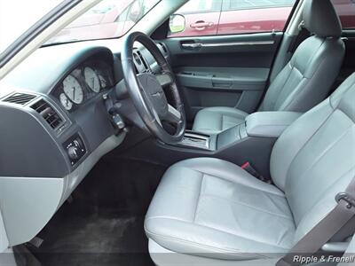 2005 Chrysler 300 Series Touring   - Photo 11 - Davenport, IA 52802