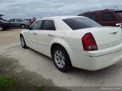 2005 Chrysler 300 Series Touring   - Photo 4 - Davenport, IA 52802