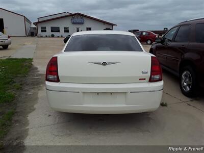 2005 Chrysler 300 Series Touring   - Photo 5 - Davenport, IA 52802