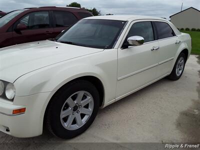 2005 Chrysler 300 Series Touring   - Photo 3 - Davenport, IA 52802