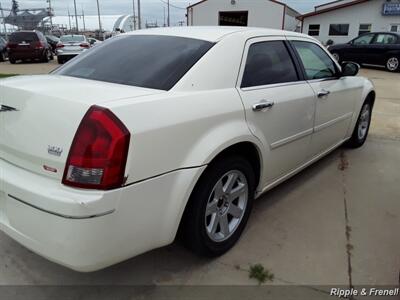 2005 Chrysler 300 Series Touring   - Photo 6 - Davenport, IA 52802