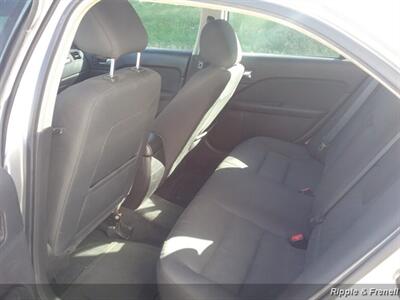 2012 Ford Fusion SE   - Photo 9 - Davenport, IA 52802