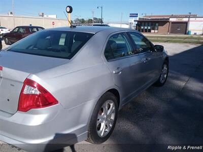 2012 Ford Fusion SE   - Photo 6 - Davenport, IA 52802