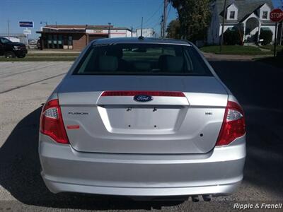 2012 Ford Fusion SE   - Photo 5 - Davenport, IA 52802