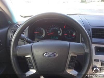 2012 Ford Fusion SE   - Photo 12 - Davenport, IA 52802