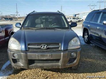 2005 Hyundai Tucson GLS 4dr GLS   - Photo 1 - Davenport, IA 52802