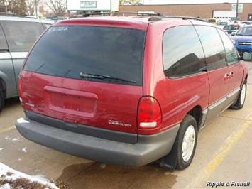 1997 Dodge Grand Caravan LE   - Photo 4 - Davenport, IA 52802