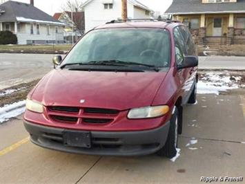 1997 Dodge Grand Caravan LE   - Photo 1 - Davenport, IA 52802