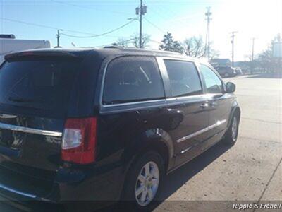 2012 Chrysler Town & Country Touring   - Photo 6 - Davenport, IA 52802