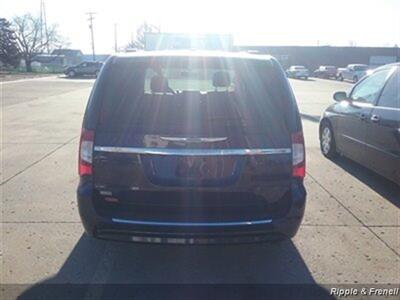 2012 Chrysler Town & Country Touring   - Photo 5 - Davenport, IA 52802