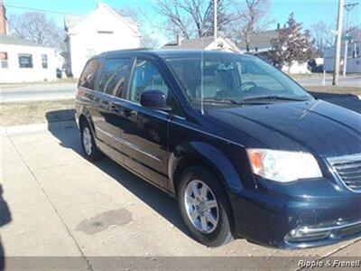 2012 Chrysler Town & Country Touring   - Photo 4 - Davenport, IA 52802