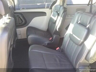 2012 Chrysler Town & Country Touring   - Photo 10 - Davenport, IA 52802