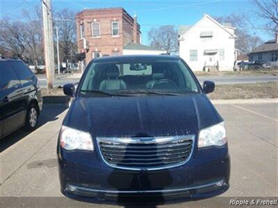 2012 Chrysler Town & Country Touring   - Photo 1 - Davenport, IA 52802