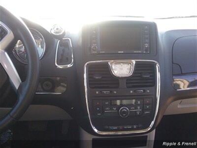 2012 Chrysler Town & Country Touring   - Photo 15 - Davenport, IA 52802