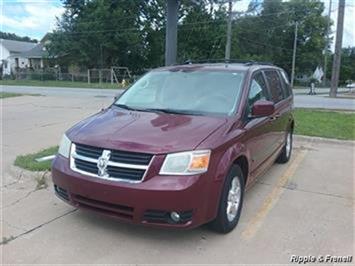 2009 Dodge Grand Caravan SXT   - Photo 1 - Davenport, IA 52802