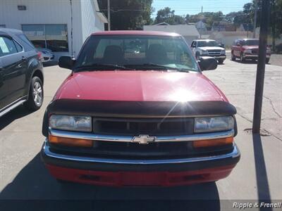 2002 Chevrolet S-10 LS   - Photo 1 - Davenport, IA 52802