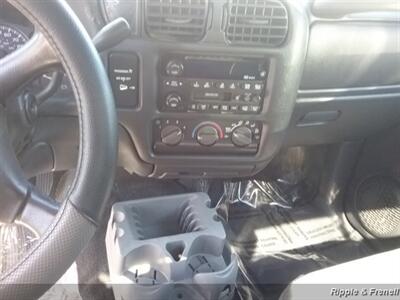 2002 Chevrolet S-10 LS   - Photo 10 - Davenport, IA 52802