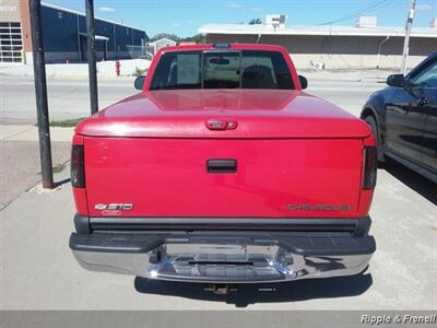 2002 Chevrolet S-10 LS   - Photo 5 - Davenport, IA 52802