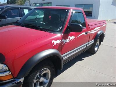 2002 Chevrolet S-10 LS   - Photo 3 - Davenport, IA 52802