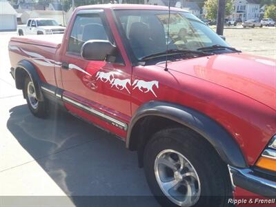 2002 Chevrolet S-10 LS   - Photo 4 - Davenport, IA 52802