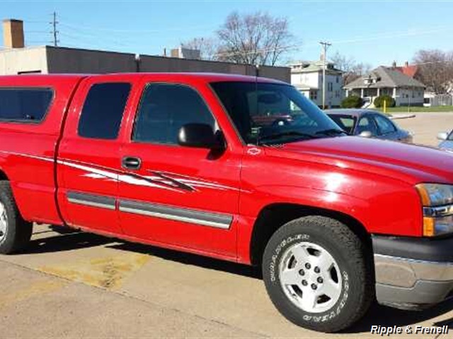 2005 Chevrolet Silverado 1500 Work Truck 4dr Extended Cab Work Truck   - Photo 1 - Davenport, IA 52802