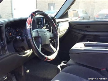 2005 Chevrolet Silverado 1500 Work Truck 4dr Extended Cab Work Truck   - Photo 2 - Davenport, IA 52802