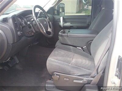 2008 GMC Sierra 2500 SLE1   - Photo 8 - Davenport, IA 52802