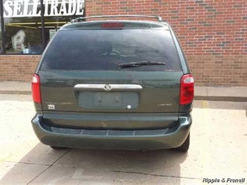 2001 Chrysler Town & Country Limited   - Photo 4 - Davenport, IA 52802