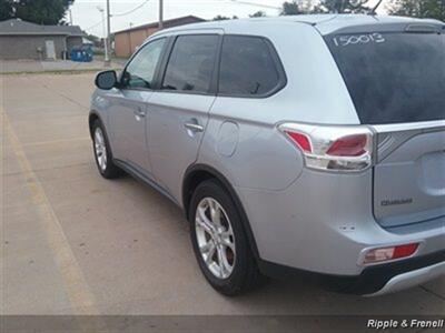 2015 Mitsubishi Outlander SE   - Photo 7 - Davenport, IA 52802