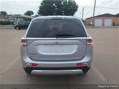 2015 Mitsubishi Outlander SE   - Photo 5 - Davenport, IA 52802