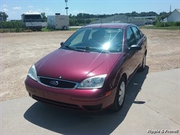 2007 Ford Focus ZX4 S   - Photo 1 - Davenport, IA 52802