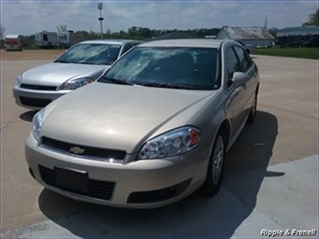 2011 Chevrolet Impala LT   - Photo 1 - Davenport, IA 52802