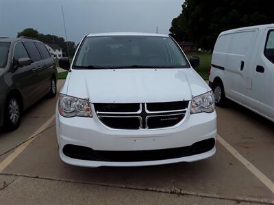 2017 Dodge Grand Caravan SE   - Photo 1 - Davenport, IA 52802