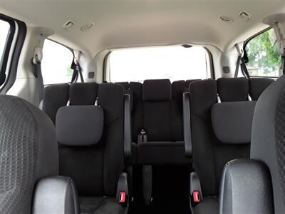 2017 Dodge Grand Caravan SE   - Photo 6 - Davenport, IA 52802