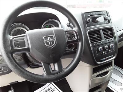 2017 Dodge Grand Caravan SE   - Photo 5 - Davenport, IA 52802