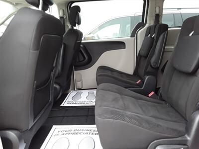 2017 Dodge Grand Caravan SE   - Photo 7 - Davenport, IA 52802
