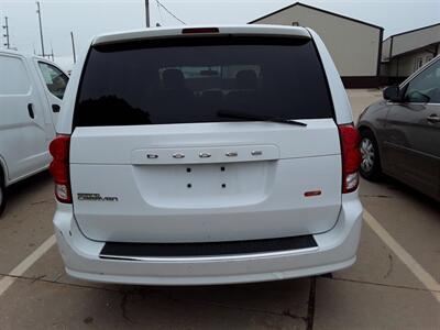 2017 Dodge Grand Caravan SE   - Photo 8 - Davenport, IA 52802