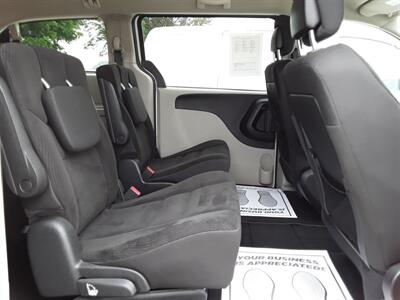 2017 Dodge Grand Caravan SE   - Photo 10 - Davenport, IA 52802