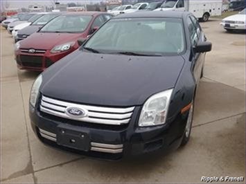 2009 Ford Fusion S   - Photo 1 - Davenport, IA 52802