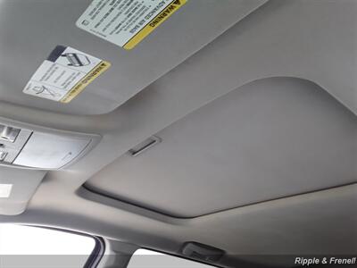 2010 Jeep Grand Cherokee Laredo   - Photo 5 - Davenport, IA 52802