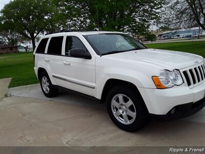 2010 Jeep Grand Cherokee Laredo   - Photo 15 - Davenport, IA 52802