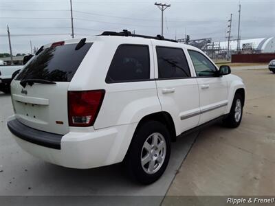 2010 Jeep Grand Cherokee Laredo   - Photo 12 - Davenport, IA 52802