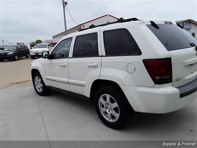 2010 Jeep Grand Cherokee Laredo   - Photo 9 - Davenport, IA 52802