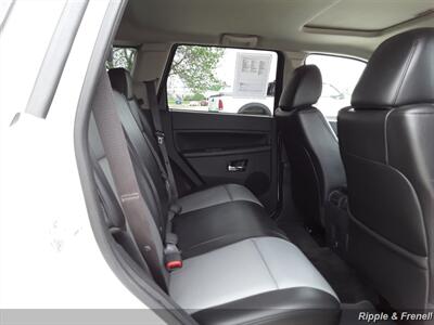 2010 Jeep Grand Cherokee Laredo   - Photo 13 - Davenport, IA 52802