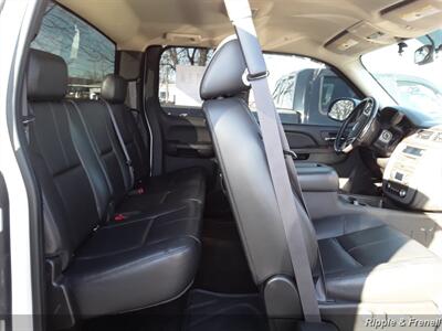 2011 GMC Sierra 1500 SLT   - Photo 8 - Davenport, IA 52802