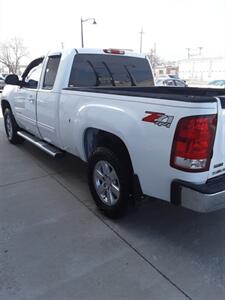 2011 GMC Sierra 1500 SLT   - Photo 5 - Davenport, IA 52802