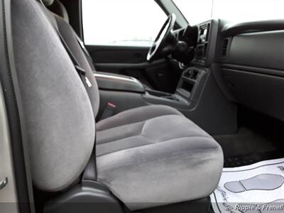 2006 GMC Sierra 1500 SLE1   - Photo 10 - De Witt, IA 52742