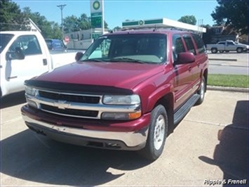 2004 Chevrolet Suburban 1500 LT   - Photo 1 - Davenport, IA 52802