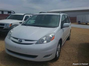 2008 Toyota Sienna XLE   - Photo 1 - Davenport, IA 52802