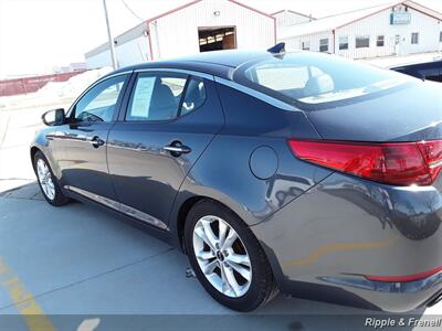 2011 Kia Optima EX   - Photo 8 - Davenport, IA 52802